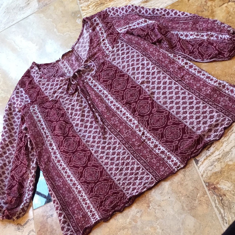 Front of Closet shrunken top maroon/white peasant